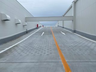 愛知県　長久手市　店舗立体駐車場　新設ライン工事